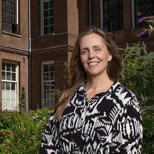 Noëlle Geugjes, verpleegkundige bij Amstelring-locatie De Nieuwe Sint Jacob Noëlle Geugjes, verpleegkundige bij Amstelring-locatie De Nieuwe Sint Jacob